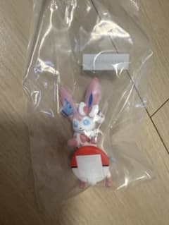 ポケモン一番くじ F賞 街歩きちらりんフレンズ ニンフィア - メルカリ
