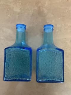 青いガラス瓶 2本セット 蓋付き♪のサムネイル