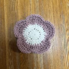ハンドメイド 花型 ニットコースター くすみピンクのサムネイル