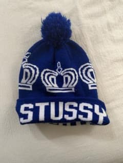 STUSSY 王冠デザイン ニット帽　　ボンボンニット帽のサムネイル