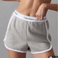 Calvin Klein ショートパンツ グレーのサムネイル