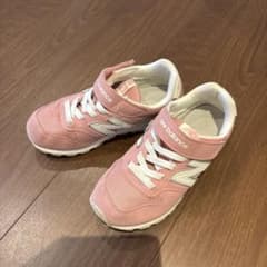 New Balance ピンク スニーカーのサムネイル