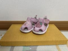 ベビーサンダル ピンク うさぎ いちごのサムネイル