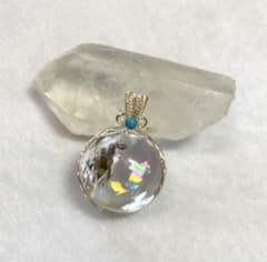 天然石パワーストーン　虹入り透明水晶ペンダントトップ②のサムネイル