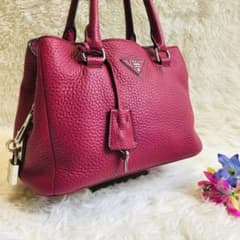 【極美品】プラダ ハンドバッグ シボ革 ヴィッテロダイノ 三角ロゴ ピンク 極美品】プラダ ハンドバッグ シボ革 ヴィッテロダイノ 三角ロゴ