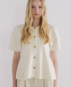 新品 THETOE Tulip Peplum Top ホワイト ザトゥー - メルカリ