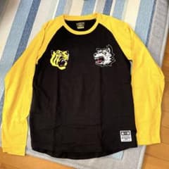 阪神タイガース　MAN WITH A MISSION  コラボロングTシャツのサムネイル