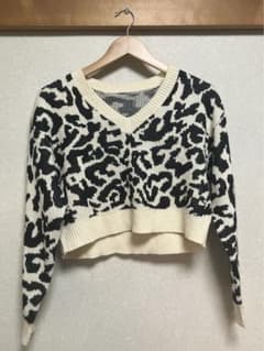 新品♡モノトーン レオパード柄 Vネック ニットのサムネイル