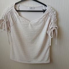 earth ギャザー入りベージュTシャツのサムネイル
