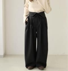 【apres jour clair】ラップデザインタックパンツ　Mサイズのサムネイル