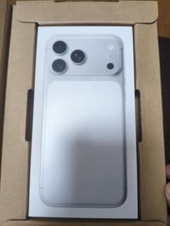 신품 미개봉 iphone17promax 256gb 실버 SIM 프리