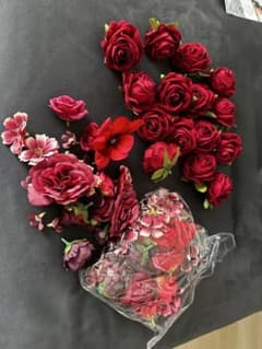 バラ15個　赤系造花セット約50個　バラの花びら約100枚のサムネイル