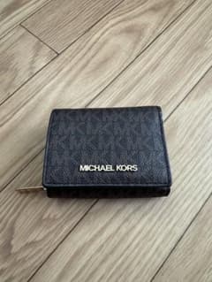 MICHAEL KORS 三つ折り財布 レザーのサムネイル