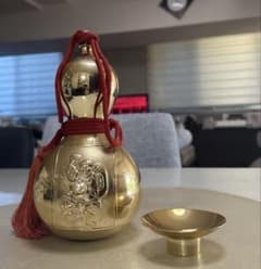 金のひょうたん（大黒天・恵比寿の彫り物入り）縁起物　金属製置物　金杯