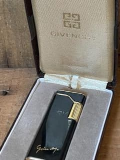 最終値下げ❣️GIVENCHY 黒✖︎金 7000 ガス ライター 箱付き タバコのサムネイル