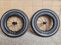 レジェラ LEGGERA カーボンホイール CSTタイヤ付き　ランバイク用 レジェラ LEGGERA カーボンホイール CSTタイヤ付き ランバイク用