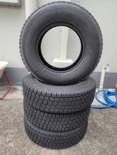 スタッドレスタイヤ　バリ山　195/80R15 107/105L LTのサムネイル