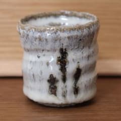 唐津焼 ぐい呑み 岡本作礼 絵斑唐津 共箱 岡本作礼 絵斑唐津 ぐい呑み 唐津焼 共箱 抜群の上り - メルカリ