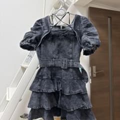 pium ピウム ティアードフリル デニムワンピース 美品のサムネイル