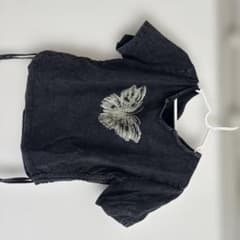 蝶の刺繍 ダークグレー 半袖Tシャツのサムネイル