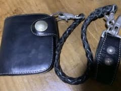 レッドムーン財布のサムネイル