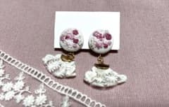 ピンクのお花イヤリング【アシンメトリー】のサムネイル