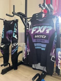 FXR モトクロスウエア上下セット。上S/下30 FXR モトクロスウエア上下セット。上S/下30 - メルカリ