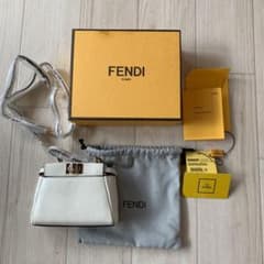 新品 未使用 FENDI マイクロピーカブー White 箱 カード 説明書付きのサムネイル
