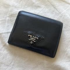 PRADA プラダ 二つ折り財布 ブラック レザー 三角ロゴ ギャランティ 箱付のサムネイル