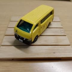 トミカ 日産 NV350 キャラバン 幼児バスのサムネイル