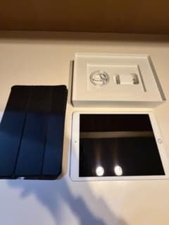 Apple iPad 第8世代シルバー本体 箱・充電器付 - メルカリ