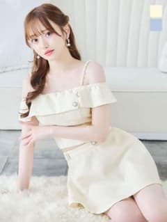 オフショルダーミニドレス クリーム色のサムネイル