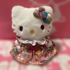 サンリオ展ハローキティ ぬいぐるみ キーホルダー フリルドレス - メルカリ