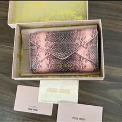 miumiu ミュウミュウ　財布　二つ折りのサムネイル