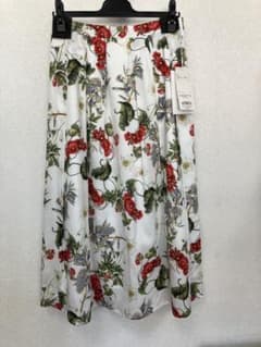新品タグ付き フラワープリント フレアスカートのサムネイル
