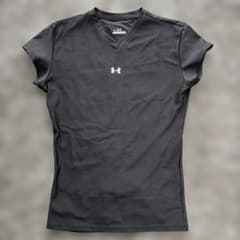 【新価格】Under Armour ブラック Vネック アンダーシャツのサムネイル