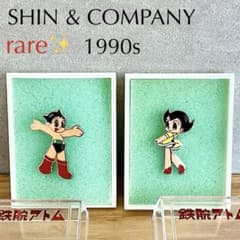 レア✨美品 鉄腕アトム ウランちゃん ピンバッジ ケース入り シン