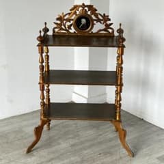 イギリス アンティーク家具 ３ティアシェルフ 飾り棚 843A イギリス アンティーク家具 3ティアシェルフ 飾り棚 843A - メルカリ