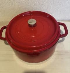 Staub（ストウブ）両手鍋 赤 - メルカリ
