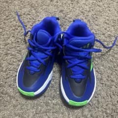 バッシュ　adidas 18cmのサムネイル