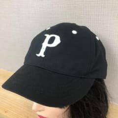 つば狭キャップ P 文字　値下げ中‼️のサムネイル