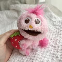 USJ モッピー ぬいぐるみキーチェーン いちご セサミストリート - メルカリ