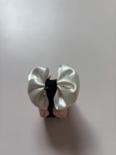 美品・リボン付きヘアクリップ オレンジ×ホワイト サテンリボンのサムネイル