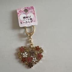 Heart-shaped floral keychain