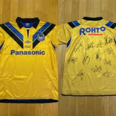 ガンバ大阪 貴重ユニ サイン入り - メルカリ