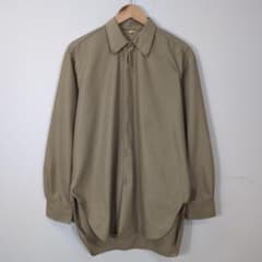 長袖シャツ ベージュ系 シンプルのサムネイル