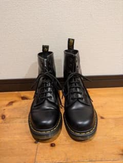 Dr. Martens ブラックレザー8ホールブーツのサムネイル