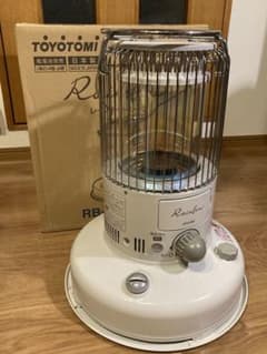 トヨトミ対流型石油ストーブ レインボーホワイトRB-2500W - メルカリ