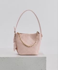 CHARLES & KEITH キルティング加工 2wayバッグ 美品 - メルカリ