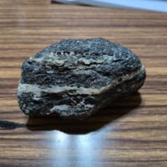 黒と白のストライプの原石のサムネイル